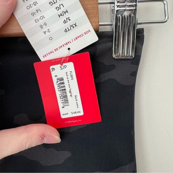 NWT Spanx Look at Me Now Seamless Leggings in Black Camo - Picture 9 of 10